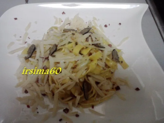 Fetuccine mit Trüffel Soße nach  Carbonara Art - Rezept