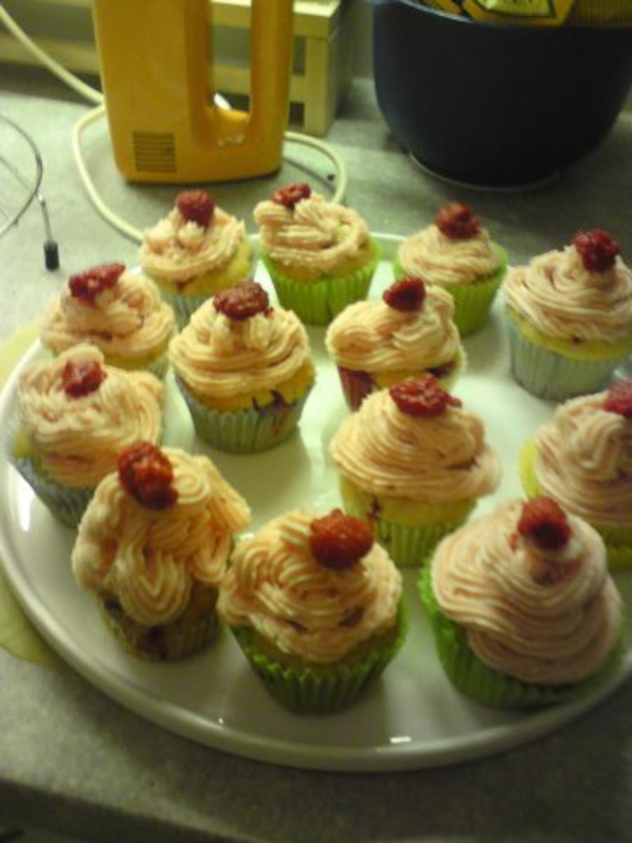Bilder für Himbeer-Cupcakes - Rezept
