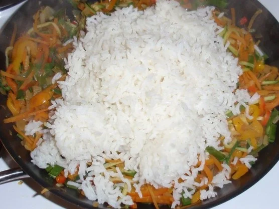 Pikante Fischnuggets mit Gemüsereis - Rezept - Bild Nr. 11