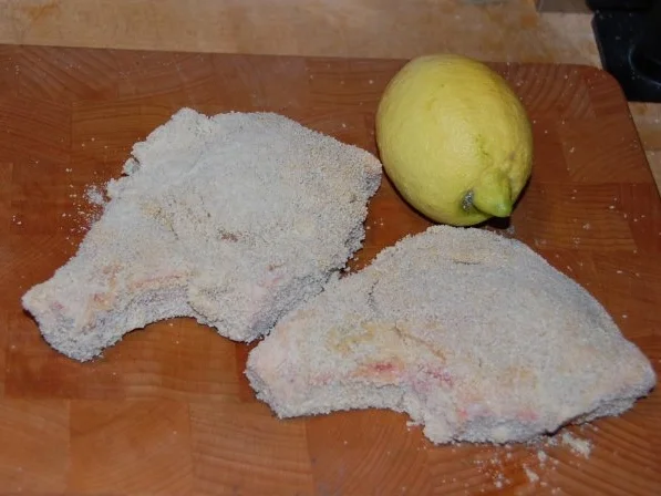 GEFÜLLTE KOTELETTS VOM SCHWEIN IN KNUSPRIGER PANADE - Rezept - Bild Nr. 7