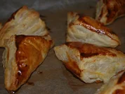 Zwiebeltaschen aus Blätterteig - Rezept