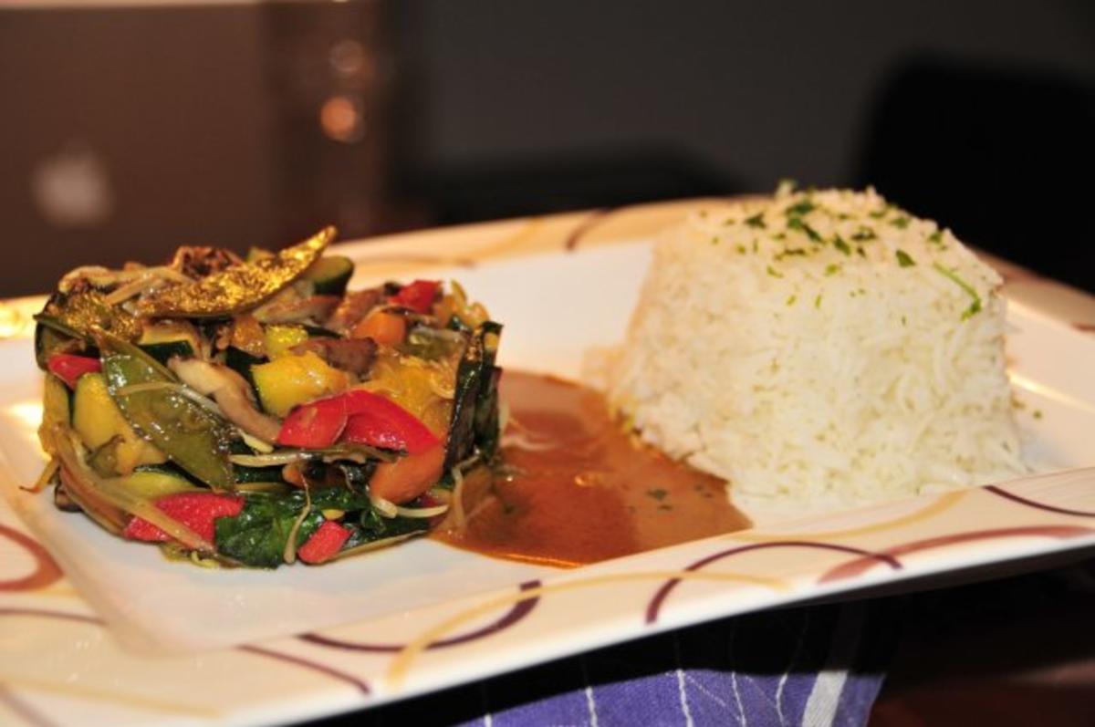 Asiatische Gemüsepfanne an scharfer Kokossauce - Rezept - kochbar.de