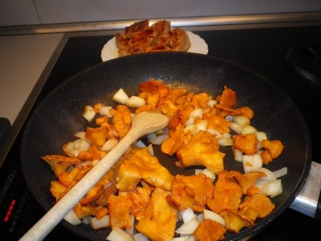 Rezept: Schweinemedallions mit Pfifferlingen in Kräutersauce Bild Nr. 3 Schweinemedallions mit Pfifferlingen in Kräutersauce - Rezept - Bild Nr. 3