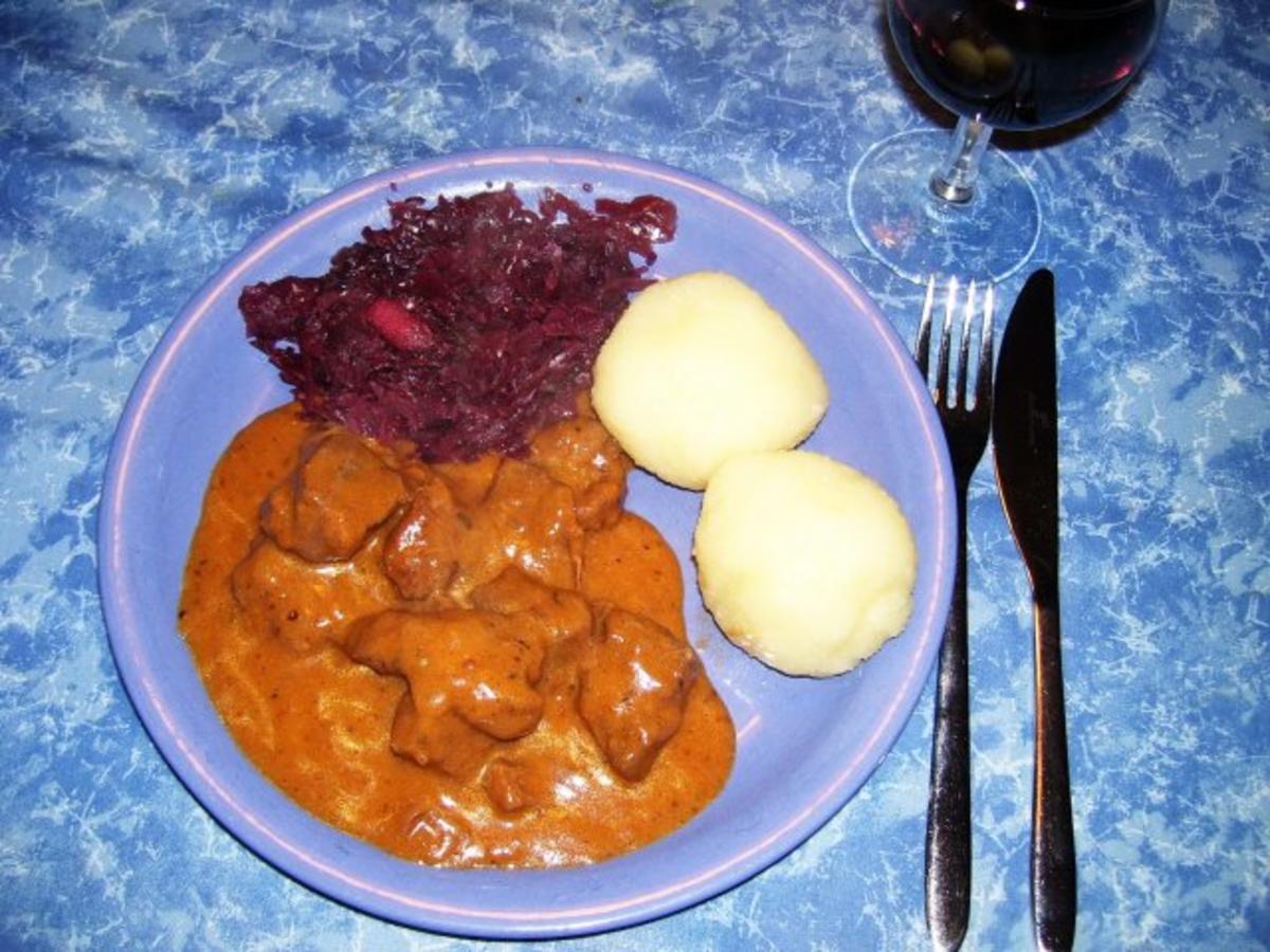 Rehgulasch mit Rehschulter o.Knochen und Zwiebeln - Rezept mit Bild ...