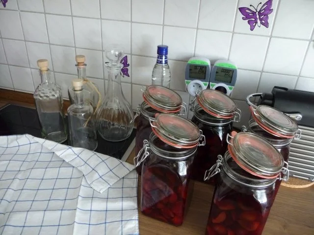 Liköre & Co : Es ist soweit - Das große Abfüllen - Rezept - Bild Nr. 3