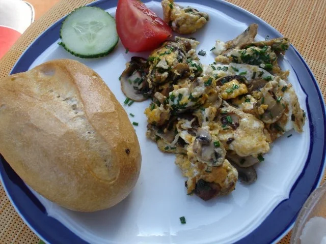 Champignonrührei mit Rettichsalat - Rezept - Bild Nr. 18