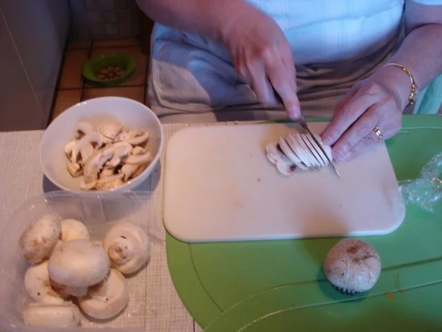 Champignonrührei mit Rettichsalat - Rezept - Bild Nr. 7