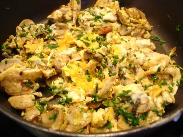 Champignonrührei mit Rettichsalat - Rezept - Bild Nr. 16