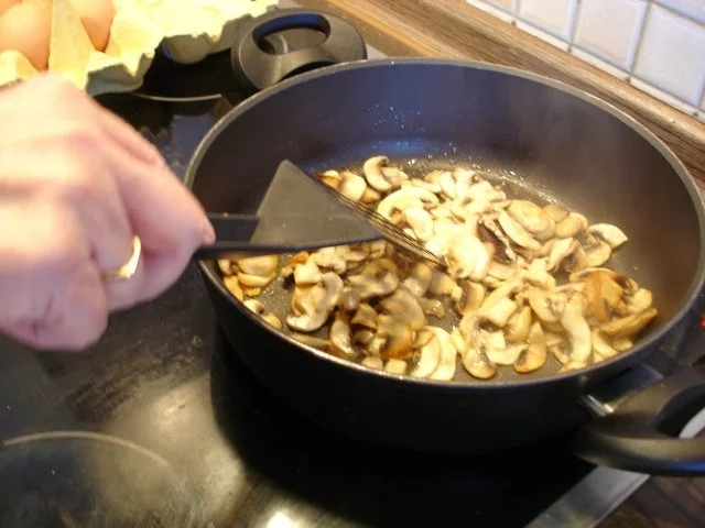 Champignonrührei mit Rettichsalat - Rezept - Bild Nr. 12