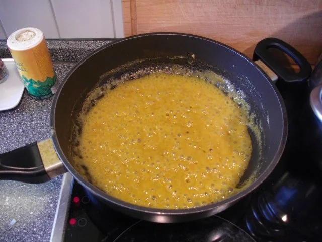 Krabbennudeln mit Orangen-Curry-Soße - Rezept - Bild Nr. 3