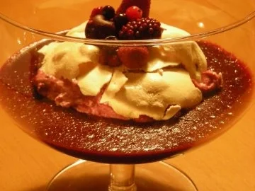 " Beerenaspik " mit Baiserhaube - Rezept - Bild Nr. 2