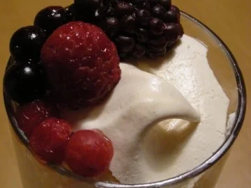 " Beerenaspik " mit Baiserhaube - Rezept - Bild Nr. 3