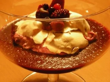 " Beerenaspik " mit Baiserhaube - Rezept - Bild Nr. 4