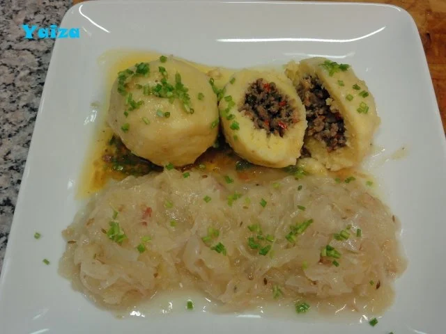 Fleischknödel mit Sauerkraut - Rezept