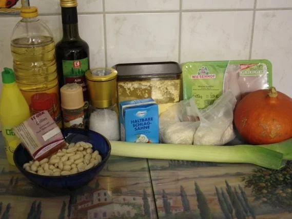 Rezept: Geflügel, Huhn: Hähnchen-Kürbis-Curry mit Erdnüsse und Reis Bild Nr. 2 Geflügel, Huhn: Hähnchen-Kürbis-Curry mit Erdnüsse und Reis - Rezept - Bild Nr. 2