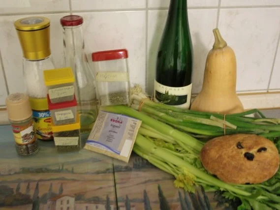 Rezept: Suppe: Kürbis-Sellerie-Cremesuppe Bild Nr. 2 Suppe: Kürbis-Sellerie-Cremesuppe - Rezept - Bild Nr. 2