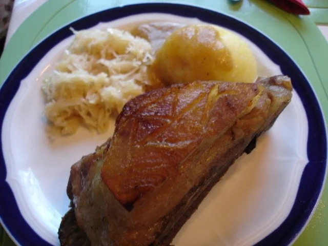 Schäufele mit Sauerkraut und Knödel - Rezept - Bild Nr. 22