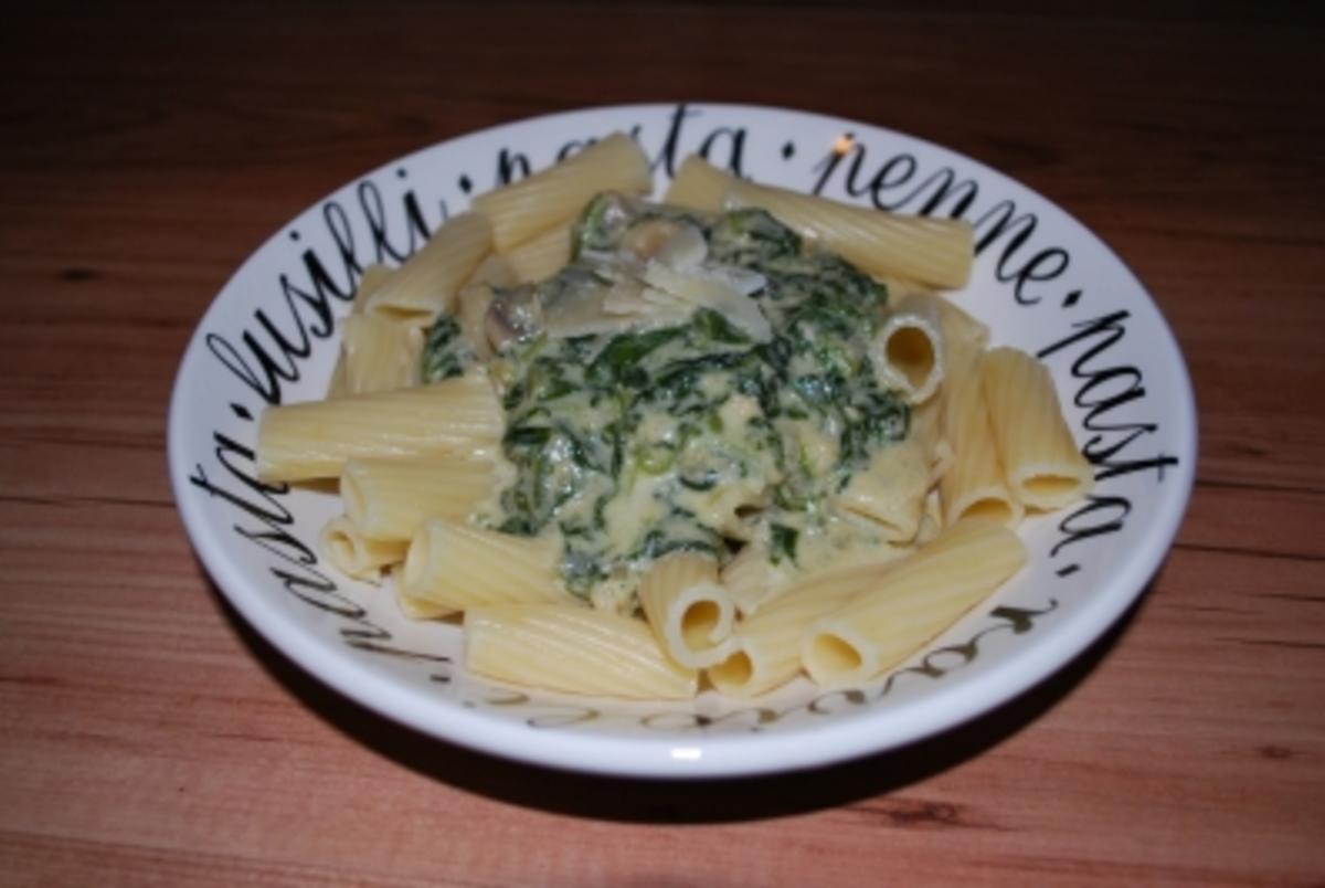 Bilder für Penne mit Spinat-Gorgonzola-Sauce - Rezept