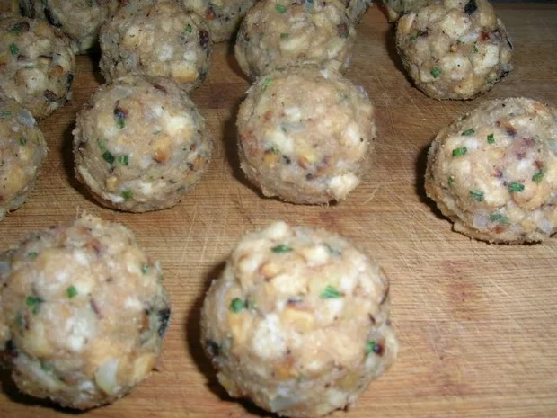 Walnussknödel, als Beilage zur Entenbrust etc. - siehe auch Anmerkung