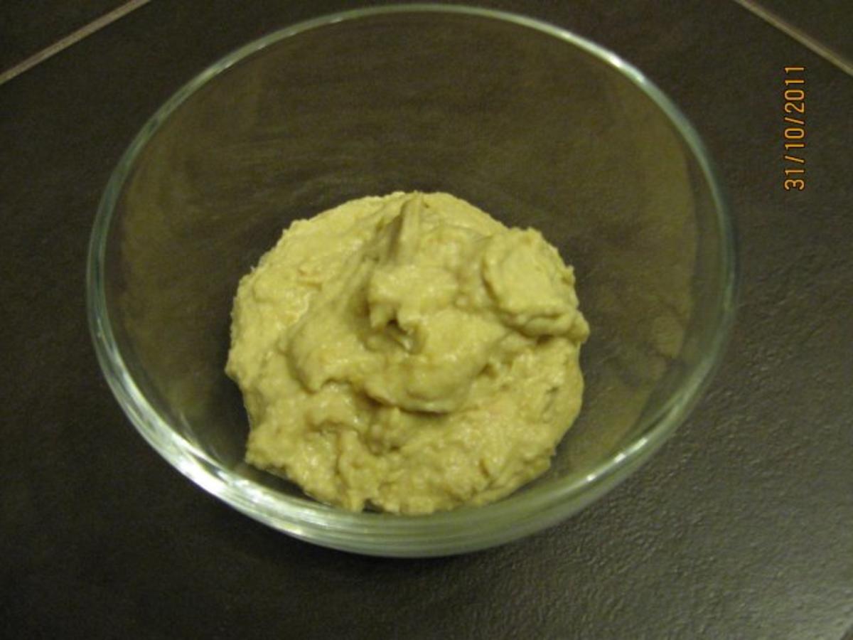 Hummus mit Kichererbsen Konserve abgetropft und Sesampaste Tahine
Tahina - Rezept Gesendet von Sarahlein82