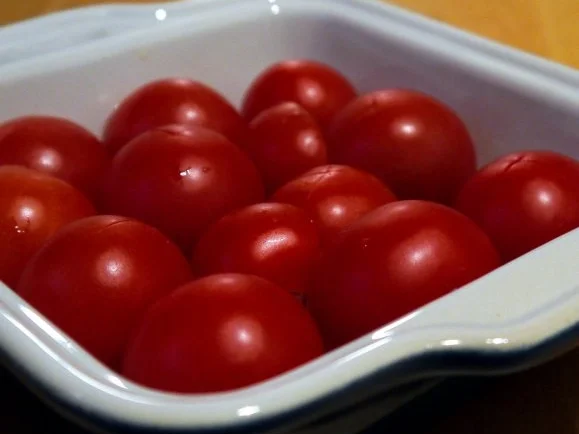 Rezept: Zwiebelhähnchen mit Ofentomaten Bild Nr. 3 Zwiebelhähnchen mit Ofentomaten - Rezept - Bild Nr. 3