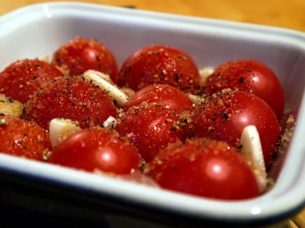 Rezept: Zwiebelhähnchen mit Ofentomaten Bild Nr. 4 Zwiebelhähnchen mit Ofentomaten - Rezept - Bild Nr. 4