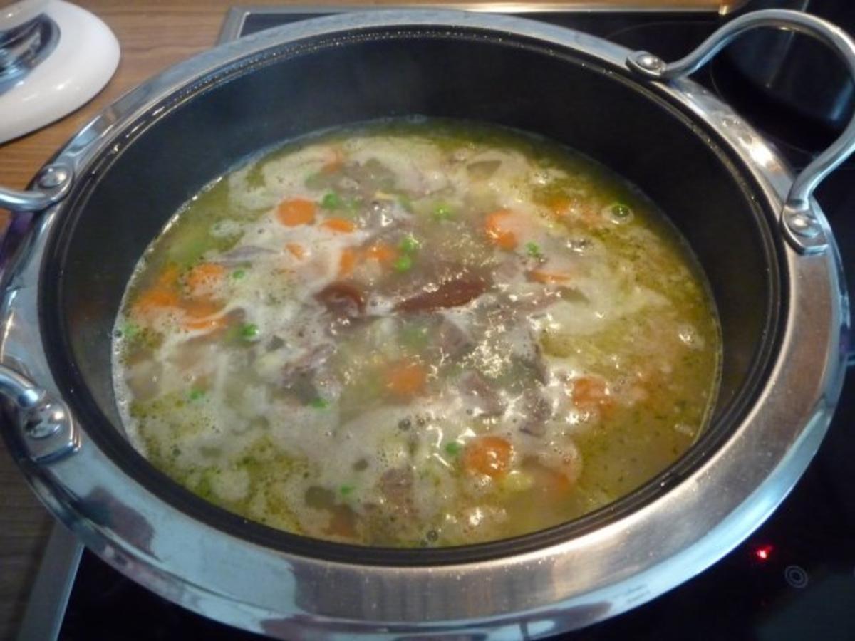 Suppen & Eintöpfe : Leberknödelsuppe mit Maultaschen - Rezept - Bild Nr. 8