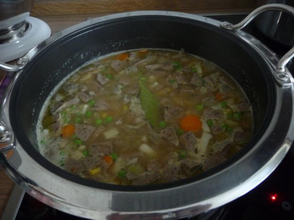 Suppen & Eintöpfe : Leberknödelsuppe mit Maultaschen - Rezept - Bild Nr. 9