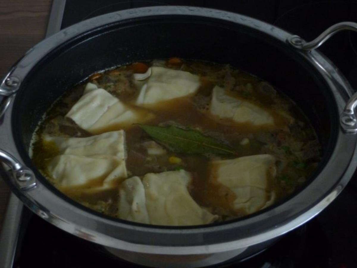 Suppen & Eintöpfe : Leberknödelsuppe mit Maultaschen - Rezept - Bild Nr. 12
