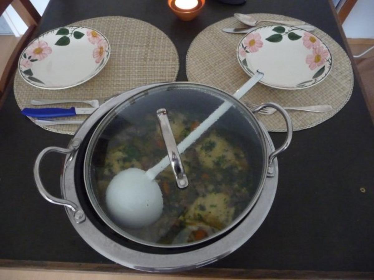 Suppen & Eintöpfe : Leberknödelsuppe mit Maultaschen - Rezept - Bild Nr. 15