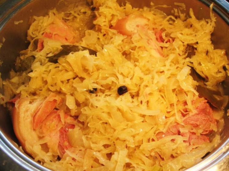 Sauerkraut mit Pökelfleisch - einfach - von mimi