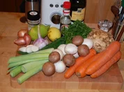 REGENBOGENFORELLE IN WEISSWEIN MIT WURZELGEMÜSE UND CHAMPIGNONS - Rezept