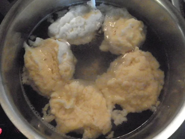 Rezept: Quarkklößchen auf Himbeerspiegel und brauner Kokosbutter Bild Nr. 3 Quarkklößchen auf Himbeerspiegel und brauner Kokosbutter - Rezept - Bild Nr. 3