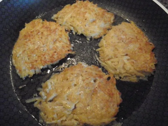 Rezept: Kürbis - Rösti mit Dip Bild Nr. 4 Kürbis - Rösti mit Dip - Rezept - Bild Nr. 4