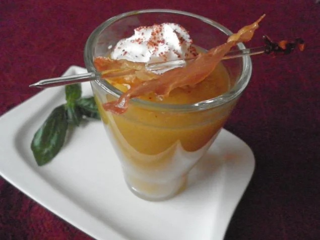 Rezept: Kürbissuppe ... oder Gläschen für Erwachsene ;-) Kürbissuppe ... oder Gläschen für Erwachsene ;-) - Rezept