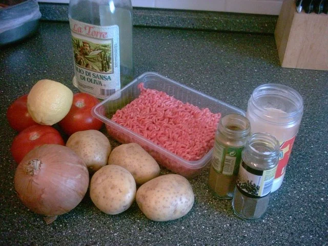 Rezept: Hackbällchen mit Kartoffeln in Soße Bild Nr. 2 Hackbällchen mit Kartoffeln in Soße - Rezept - Bild Nr. 2