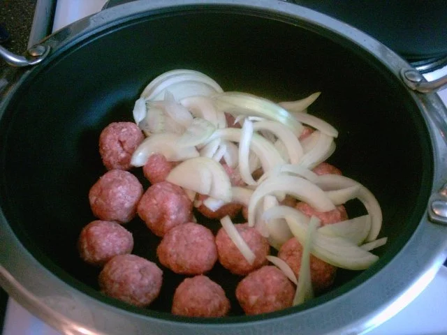 Rezept: Hackbällchen mit Kartoffeln in Soße Bild Nr. 6 Hackbällchen mit Kartoffeln in Soße - Rezept - Bild Nr. 6