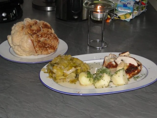 Hähnchenbrustfilets gefüllt mit Mozzarella in Weizenkleiekruste, schön nussig mit - Rezept