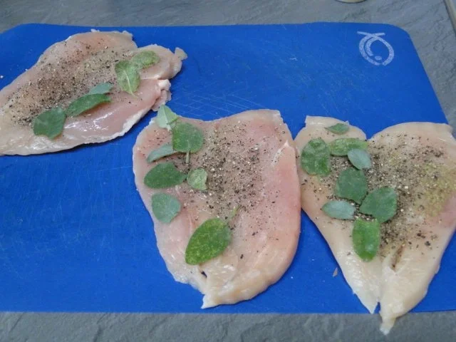 Hähnchenbrustfilets gefüllt mit Mozzarella in Weizenkleiekruste, schön nussig mit - Rezept - Bild Nr. 3