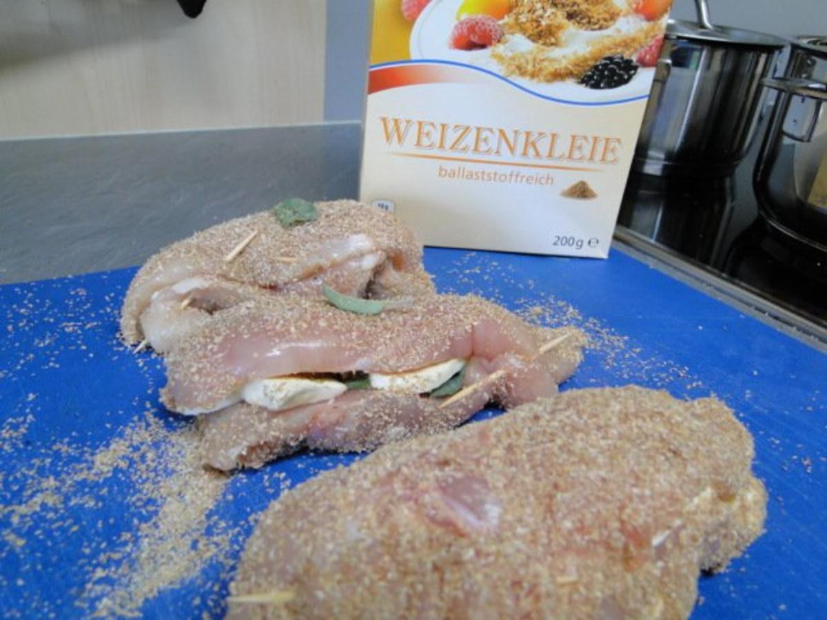 Hähnchenbrustfilets gefüllt mit Mozzarella in Weizenkleiekruste, schön nussig mit - Rezept - Bild Nr. 5