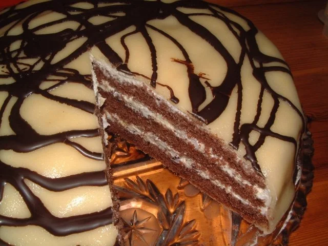 Rezept: Marzipan Schokokusssahnetorte mit Eierlikör Bild Nr. 2 Marzipan Schokokusssahnetorte mit Eierlikör - Rezept - Bild Nr. 2