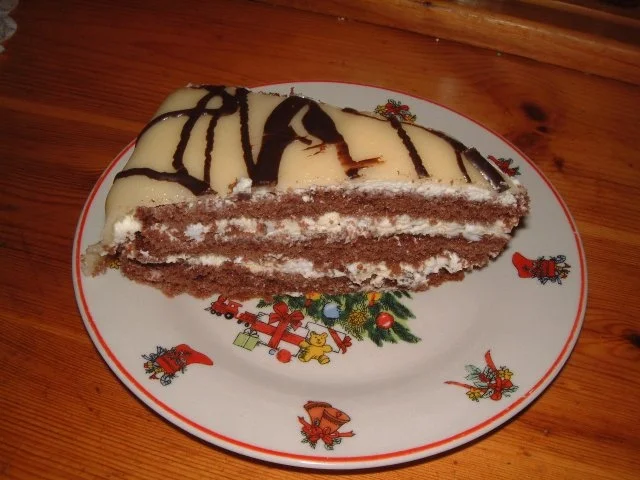 Rezept: Marzipan Schokokusssahnetorte mit Eierlikör Bild Nr. 3 Marzipan Schokokusssahnetorte mit Eierlikör - Rezept - Bild Nr. 3