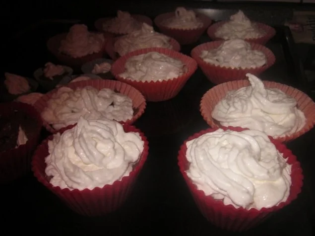 Rezept: Mini-Schokoküchlein mit Kokosbaiser Bild Nr. 3 Mini-Schokoküchlein mit Kokosbaiser - Rezept - Bild Nr. 3