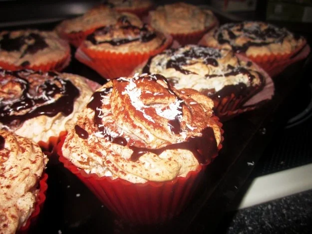 Rezept: Mini-Schokoküchlein mit Kokosbaiser Mini-Schokoküchlein mit Kokosbaiser - Rezept