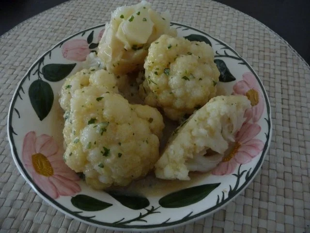 Gemüsebeilage :  Blumenkohl mit Kräutersoße - Rezept