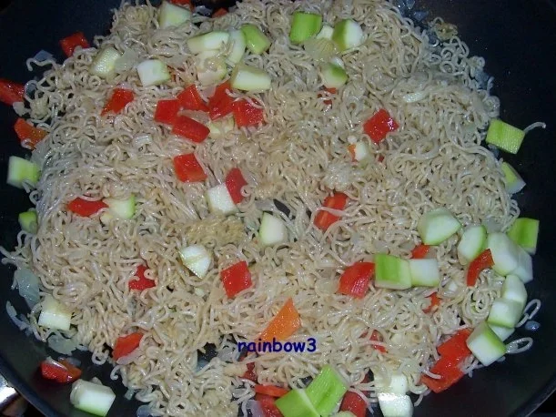 Kochen: Mie-Nudeln mit Gemüse ... aus der Pfanne - Rezept - Bild Nr. 4