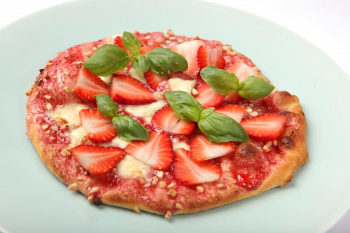 Bilder für Erdbeerpizza mit Erdbeeren frisch und Weizenmehl - Rezept