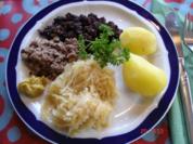 Rezept: Blut- und Leberwurst ( Wellwürste ) mit Sauerkraut und Salzkartoffeln Blut- und Leberwurst ( Wellwürste ) mit Sauerkraut und Salzkartoffeln - Rezept
