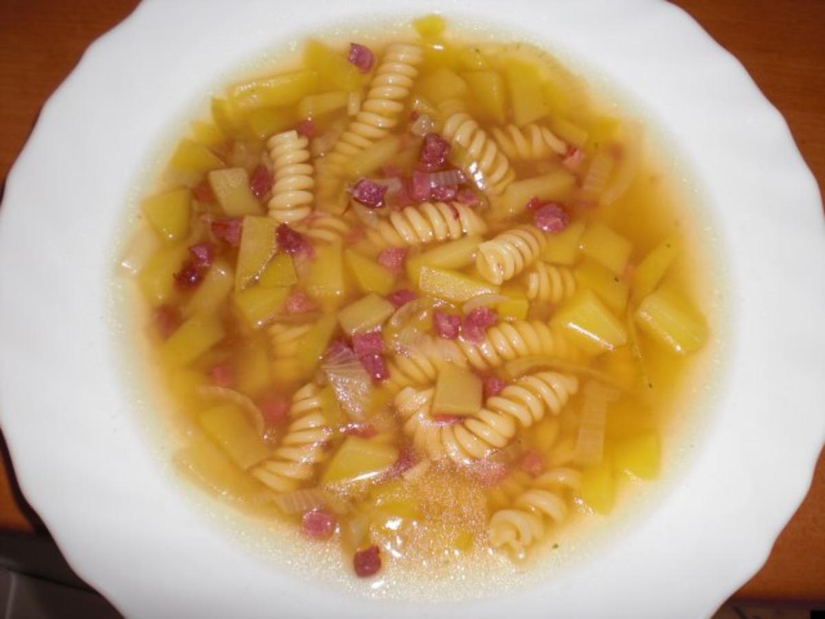 Schnelle Kartoffel-Nudel-Suppe - Rezept Eingereicht von 17124