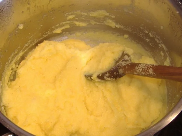 Ziegenkäsetaler mit Polentagnocchi und Paprikaschaum - Rezept - Bild Nr. 2